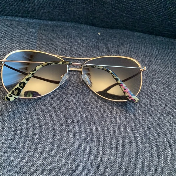 Betsey Johnson sunglasses main image 5